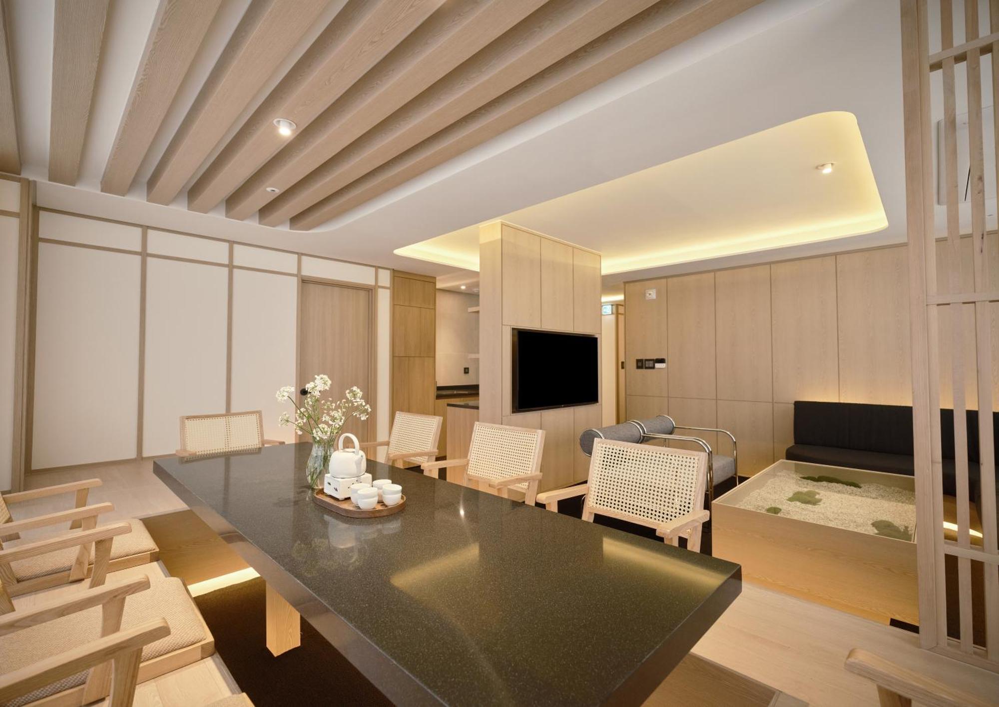 Uh Deoksugung Hotel